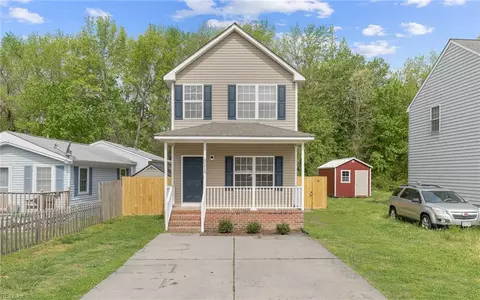 6214 Freeman Ave, Suffolk, VA 23435