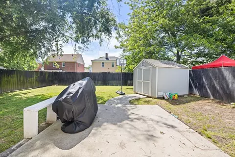 Exterior - 127 Clyde St, Hampton, VA 23669 photo 2 of 4