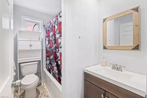 Bath - 127 Clyde St, Hampton, VA 23669 photo 2 of 2