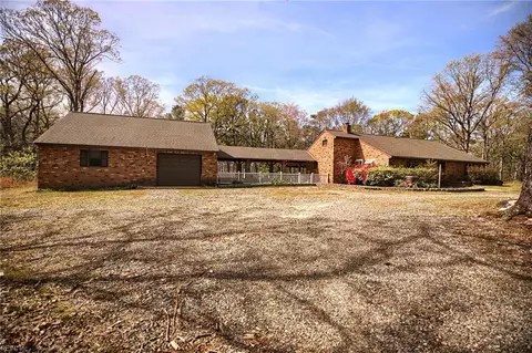 12614 Salem Church Rd, Gloucester, VA 23061