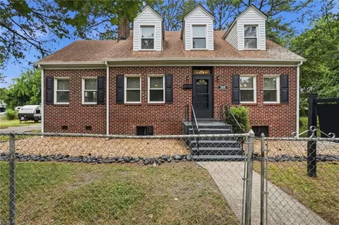 124 Armstrong St, Portsmouth, VA 23704