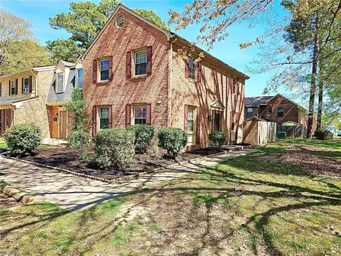 369 Circuit Ln #F, Newport News, VA 23608