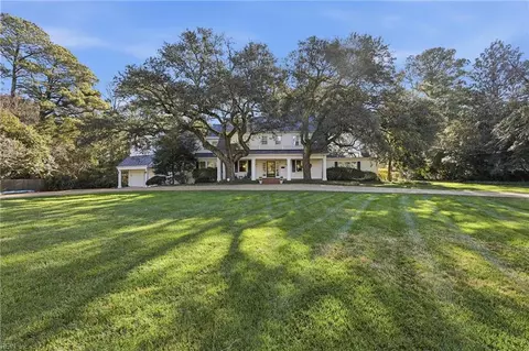 1048 Algonquin Rd, Norfolk, VA 23505