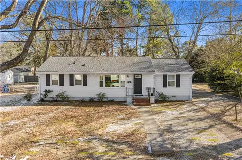 8 Gay Dr, Newport News, VA 23606