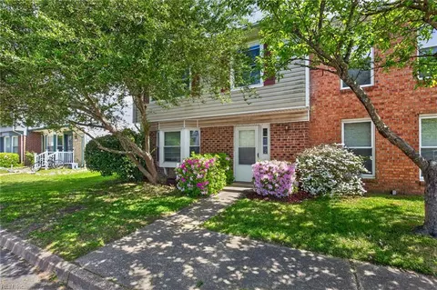 252 N Palmyra Dr, Virginia Beach, VA 23462