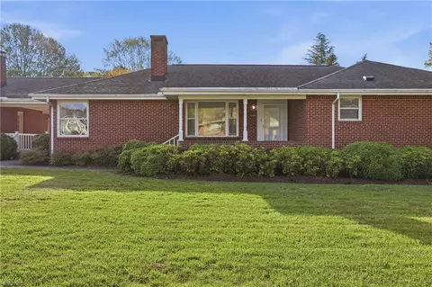 204 E Mcginnis Cir, Norfolk, VA 23502