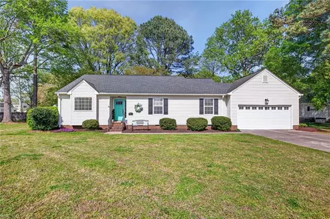 4 Poplar Ct, Smithfield, VA 23430