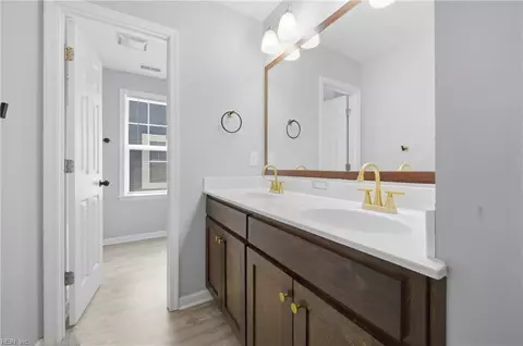 Entry Way - 28 S Back River Rd, Hampton, VA 23669 photo 3 of 4