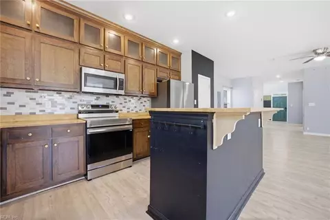 Kitchen - 28 S Back River Rd, Hampton, VA 23669 photo 2 of 2