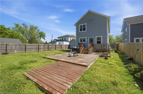 Exterior - 28 S Back River Rd, Hampton, VA 23669 photo 5 of 11