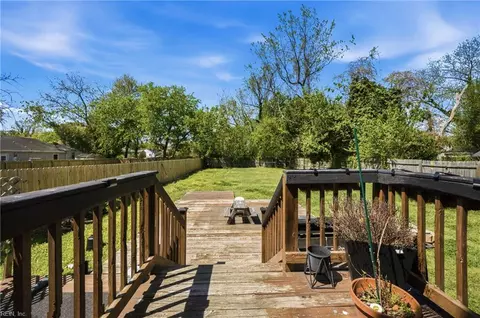 Exterior - 28 S Back River Rd, Hampton, VA 23669 photo 2 of 11