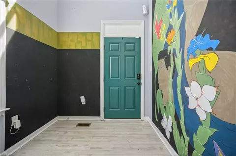 Entry Way - 28 S Back River Rd, Hampton, VA 23669 photo 4 of 4