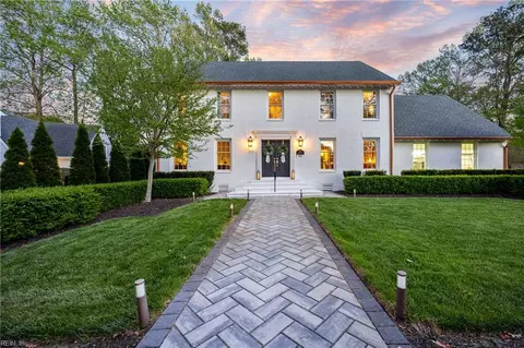 621 Hollygate Ln, Chesapeake, VA 23322