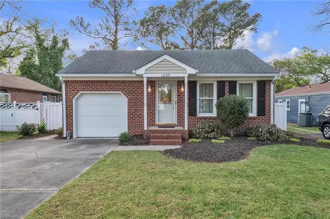 1225 Hawthorne Dr, Chesapeake, VA 23325