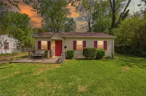 135 Peachtree Ln, Hampton, VA 23669