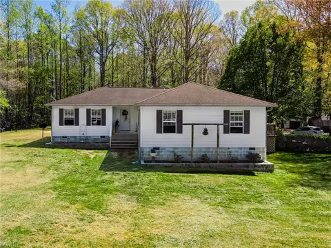 8086 Beaver Pond Rd, Gloucester, VA 23061