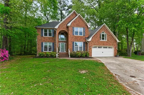 800 Dunwood Ct, Chesapeake, VA 23322