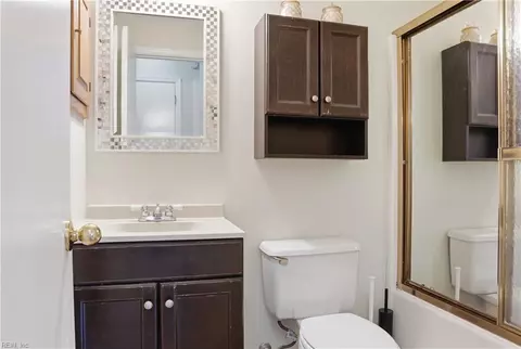 Bath - 50 Sandy Lake Dr, Hampton, VA 23666 photo 1 of 4