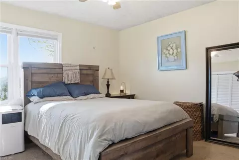 Bedroom - 50 Sandy Lake Dr, Hampton, VA 23666 photo 5 of 6