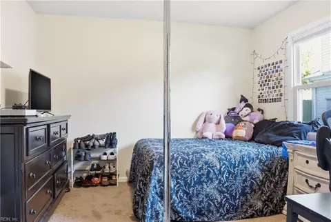 Bedroom - 50 Sandy Lake Dr, Hampton, VA 23666 photo 2 of 6