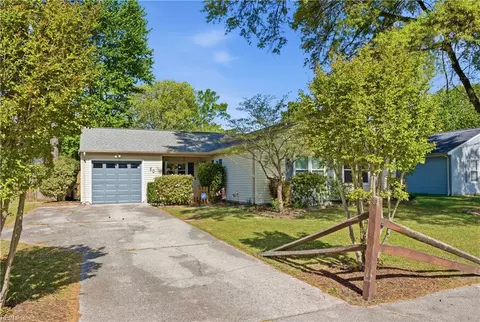 Exterior - 50 Sandy Lake Dr, Hampton, VA 23666 photo 4 of 6