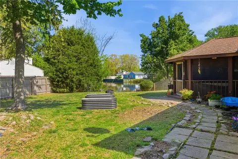 Exterior - 50 Sandy Lake Dr, Hampton, VA 23666 photo 5 of 6