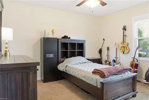 Bedroom - 50 Sandy Lake Dr, Hampton, VA 23666 photo 3 of 6