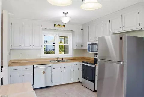 Kitchen - 50 Sandy Lake Dr, Hampton, VA 23666 photo 1 of 4