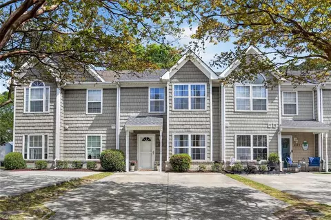 883 24th St, Virginia Beach, VA 23451