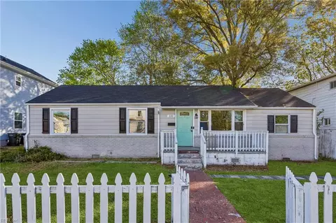 220 Taylor Ave W, Hampton, VA 23663