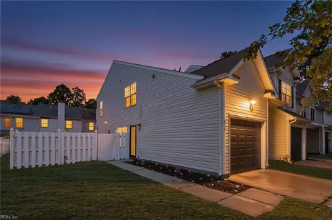 815 Admissions Ct, Virginia Beach, VA 23462