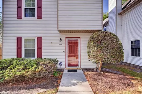 828 Gas Light Ln, Virginia Beach, VA 23462