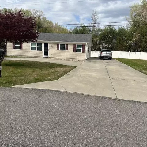 404 Forest Rd, Chesapeake, VA 23322