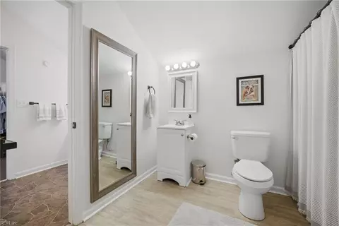 Bath - 6101 Compton Ct, Suffolk, VA 23435 photo 3 of 4