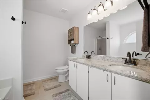 Bath - 6101 Compton Ct, Suffolk, VA 23435 photo 2 of 4