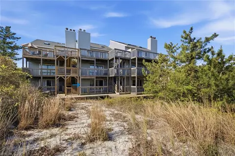 9716 7th Bay St #201, Norfolk, VA 23518