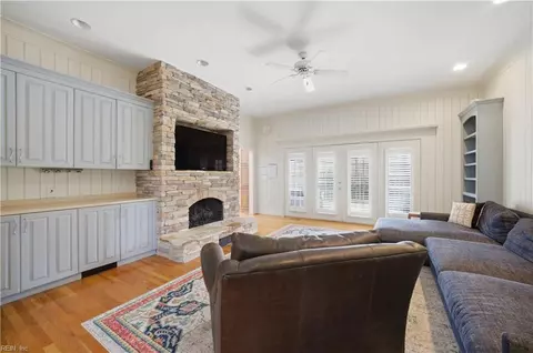 Living - 1419 N Veaux Loop, Norfolk, VA 23509 photo 2 of 2