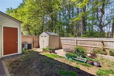 Exterior - 800 Mill Landing Rd, Chesapeake, VA 23322 photo 3 of 5