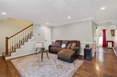 Entry Way - 800 Mill Landing Rd, Chesapeake, VA 23322 photo 2 of 3