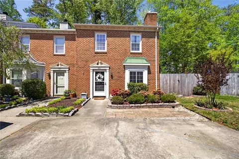 Exterior - 800 Mill Landing Rd, Chesapeake, VA 23322 photo 2 of 5
