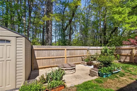 Exterior - 800 Mill Landing Rd, Chesapeake, VA 23322 photo 5 of 5