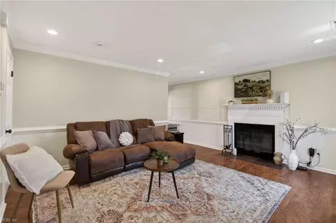 Living - 800 Mill Landing Rd, Chesapeake, VA 23322 photo 1 of 1
