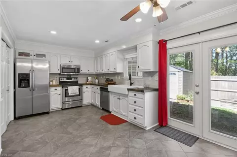 Kitchen - 800 Mill Landing Rd, Chesapeake, VA 23322 photo 1 of 2