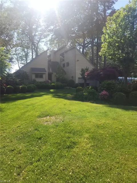 152 Breezy Point Dr, Yorktown, VA 23692
