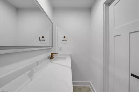 Bath - 633 Homestead Ave, Hampton, VA 23661 photo 2 of 6