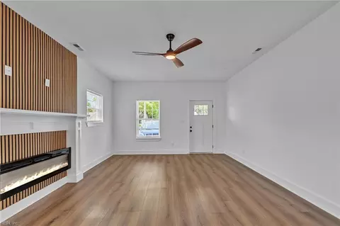 Living - 633 Homestead Ave, Hampton, VA 23661 photo 2 of 2