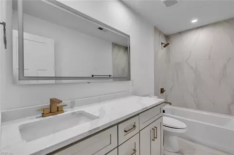 Bath - 633 Homestead Ave, Hampton, VA 23661 photo 3 of 6