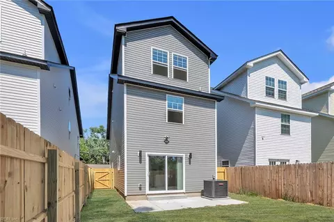 Exterior - 633 Homestead Ave, Hampton, VA 23661 photo 3 of 3