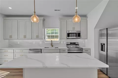 Kitchen - 633 Homestead Ave, Hampton, VA 23661 photo 1 of 2