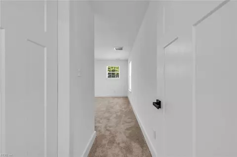 Entry Way - 633 Homestead Ave, Hampton, VA 23661 photo 5 of 6